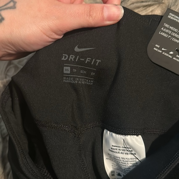 The Nike One Tight Fit 7” performance biker short - Picture 8 of 9